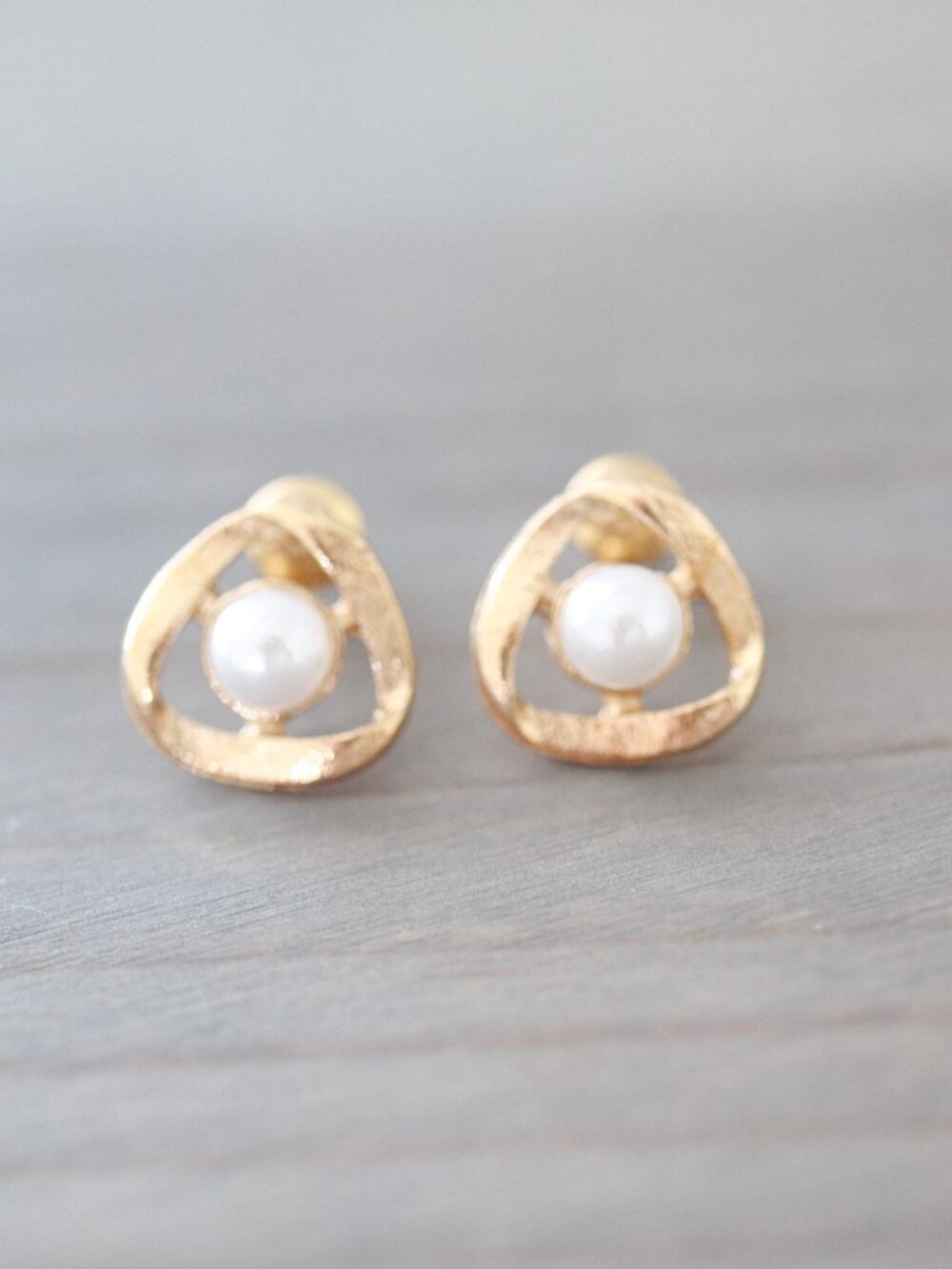 11.5mm Pearl Triangular Style Stud Earrings 18k Gold Plated